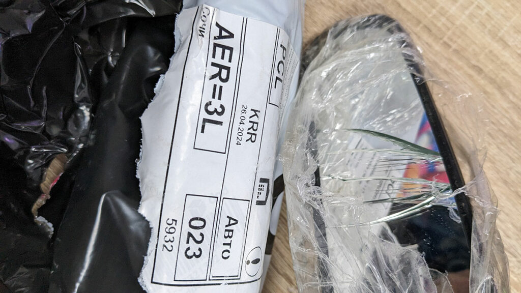 разбитое зеркало Додж Нитро