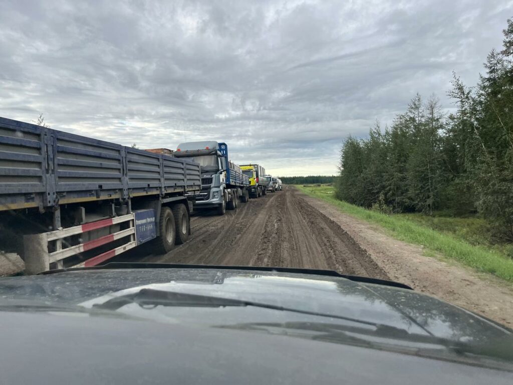 движение на федеральной трассе остановлено, дорога размыта